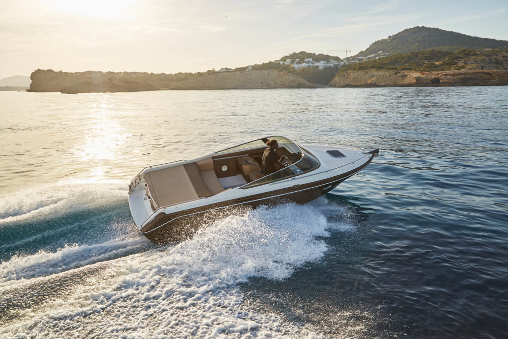 Beautiful Cranchi 26 cutting through the sea